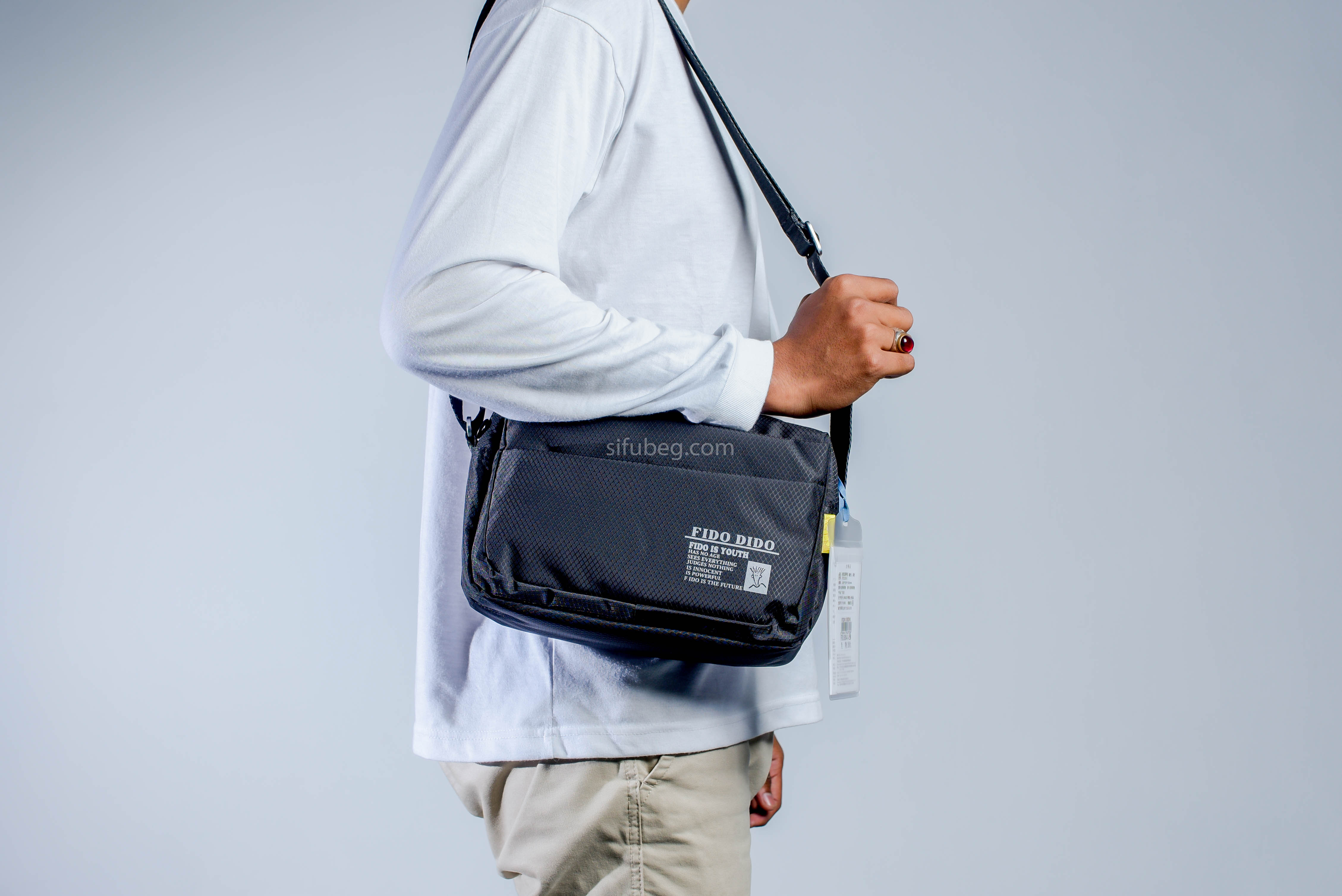 Buy Lightweight Sling Bag by Fido Dido Large Black eRomman