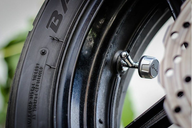 Black FOBO FB1574 Bike Bluetooth Advanced Tyre Pressure Monitoring System