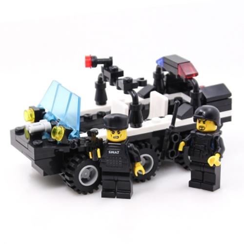 kids building bricks