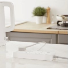 شاومي مشترك كهربائي زمي بمنافذ USB تدعم الشحن السريع بقوة 18 واط.