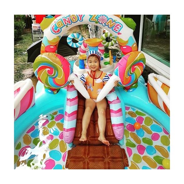 Candy zone inflatable store pool