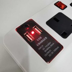 قابس مشترك كهرباء قابل للتمديد بــ 3 مقابس وبمنفذي USB طول 2 متر